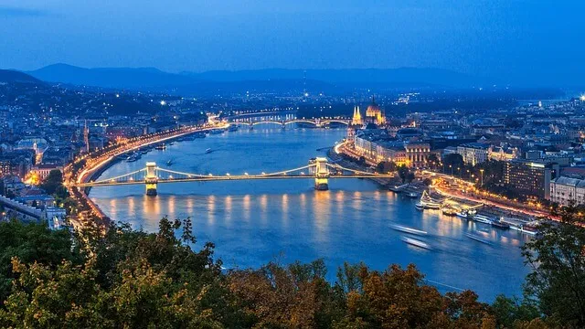 Budapest noche iluminado