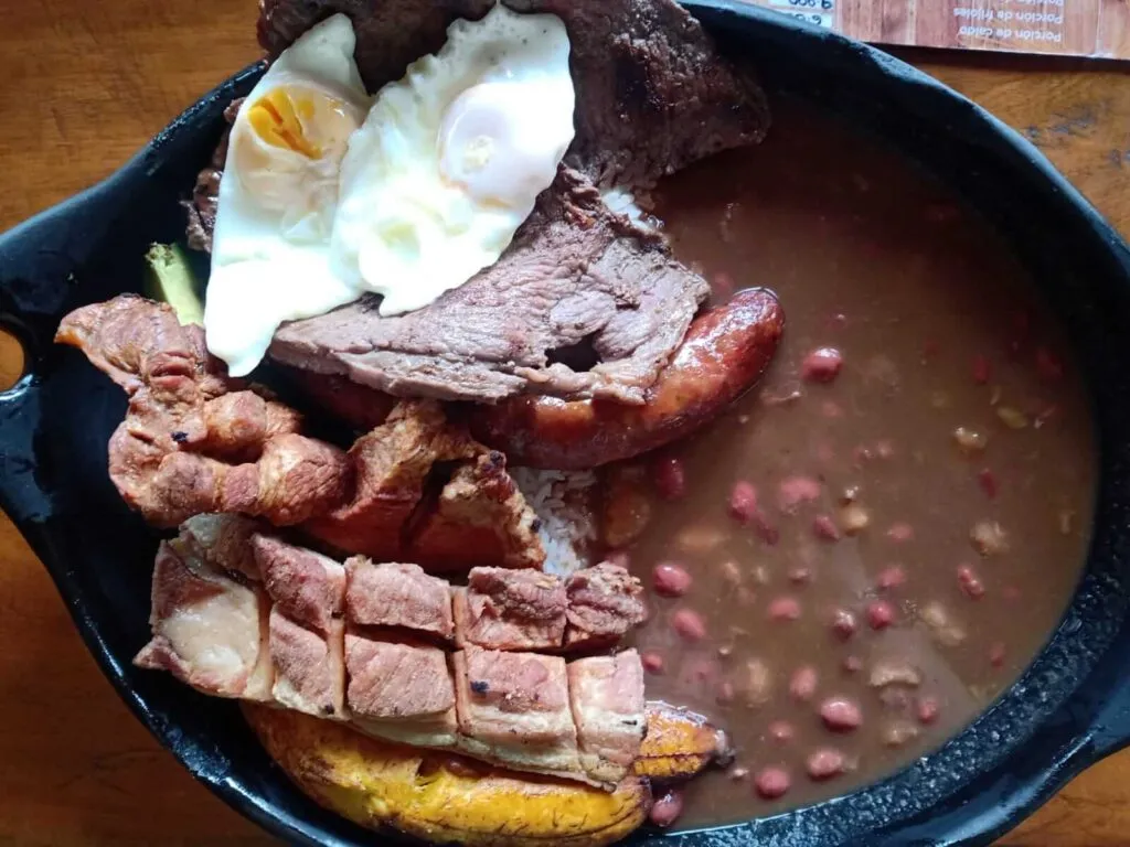 bandeja paisa colombia 1024x768