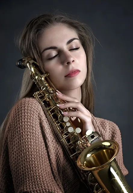 chica saxofon