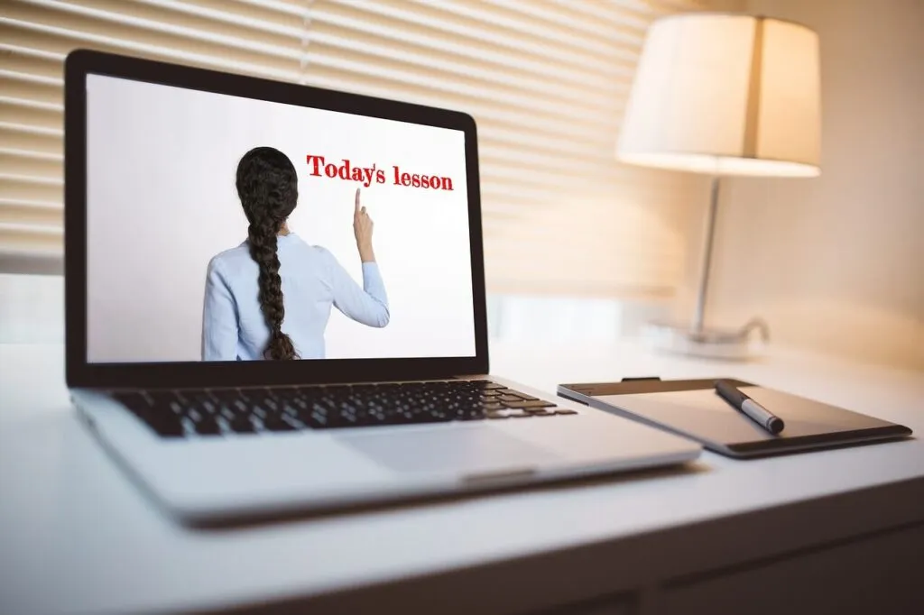 leccion ingles online portatil 1024x682
