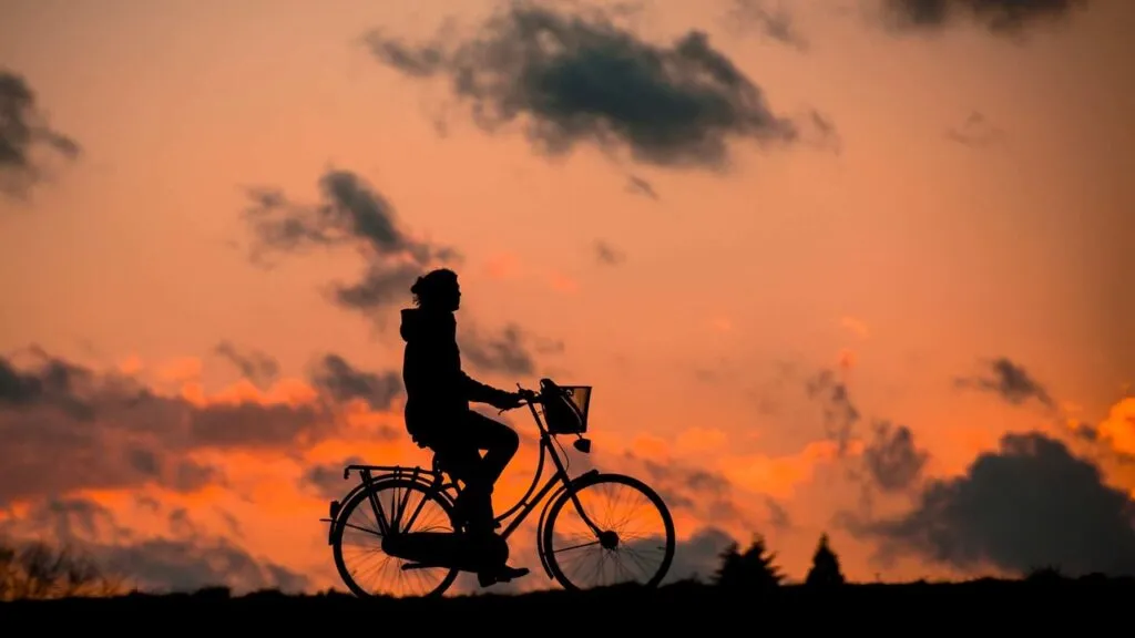 silhouette 683751 1280 1024x576