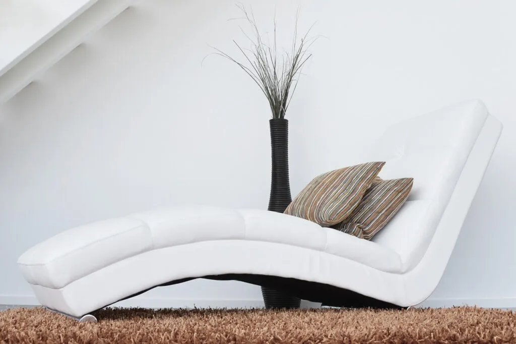 sofa relarse coliving 1024x682